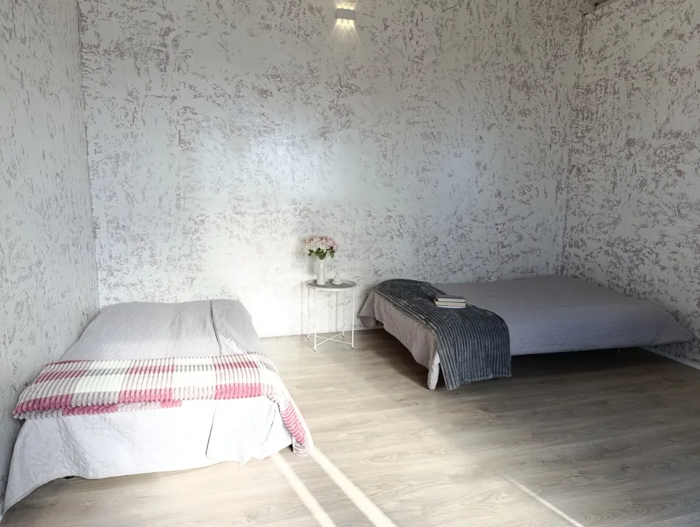 Уютный дом с баней рядом с заливом, карьером, голубыми озерами и сосновым лесом