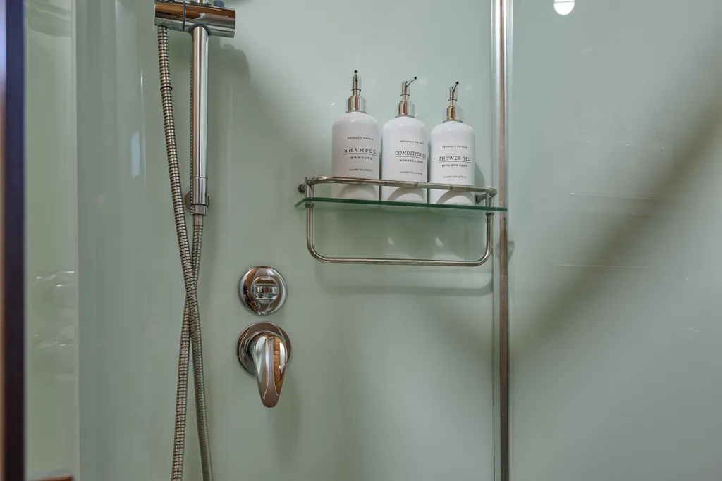 Коттедж Коттедж Шале с 1 спальней, кухня-гостиная с диваном и ванной комнатой — Мезмай