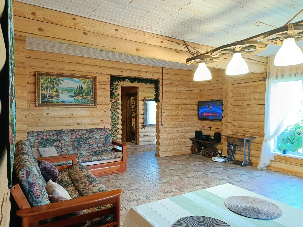 Дом с сауной, теплой купелью и аэрохоккеем на берегу водохранилища