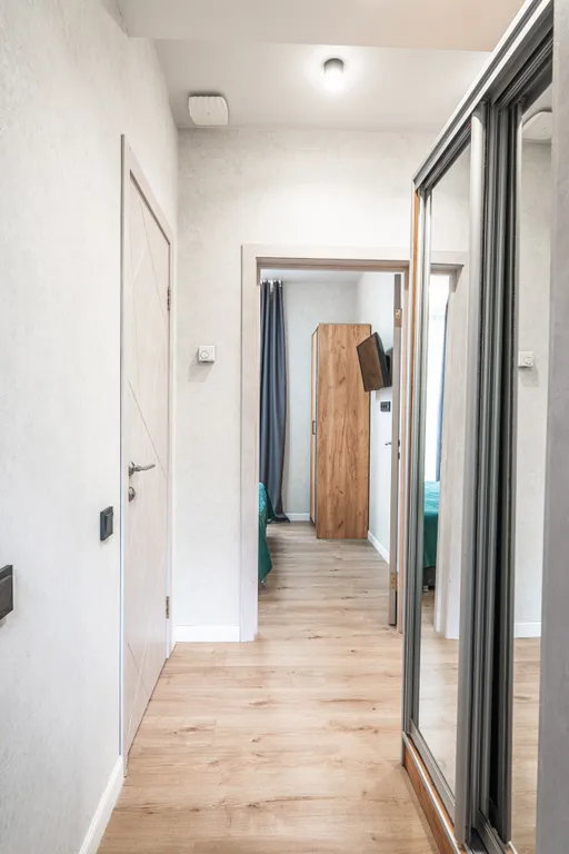 Апартаменты с отдельной спальней в центре