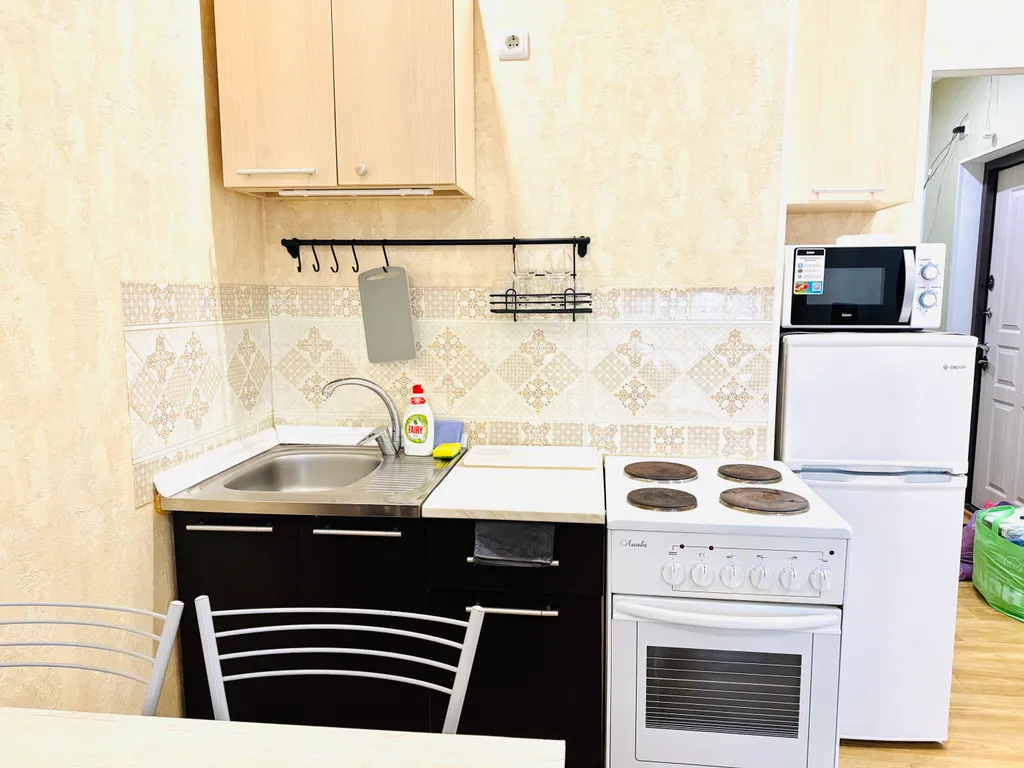 Студия с видом на город