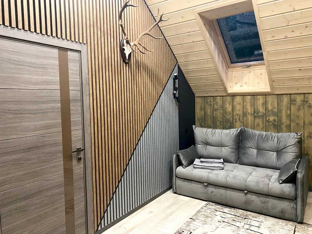 Современный новый дом с баней и банным чаном и бассейном