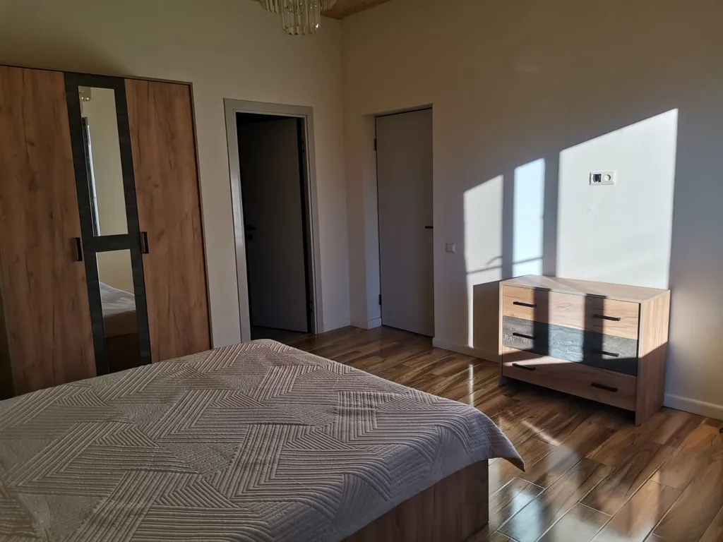 Дом под ключ с зелёной лужайкой и плодовыми насаждениями