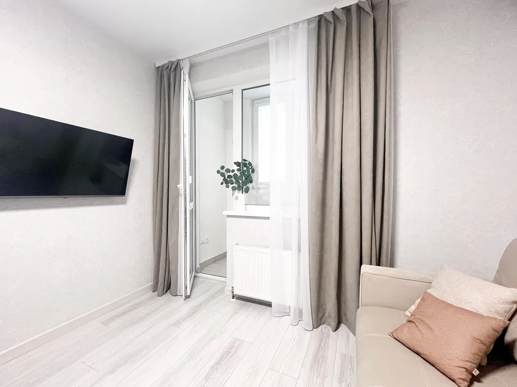 Прекрасная студия с лоджией