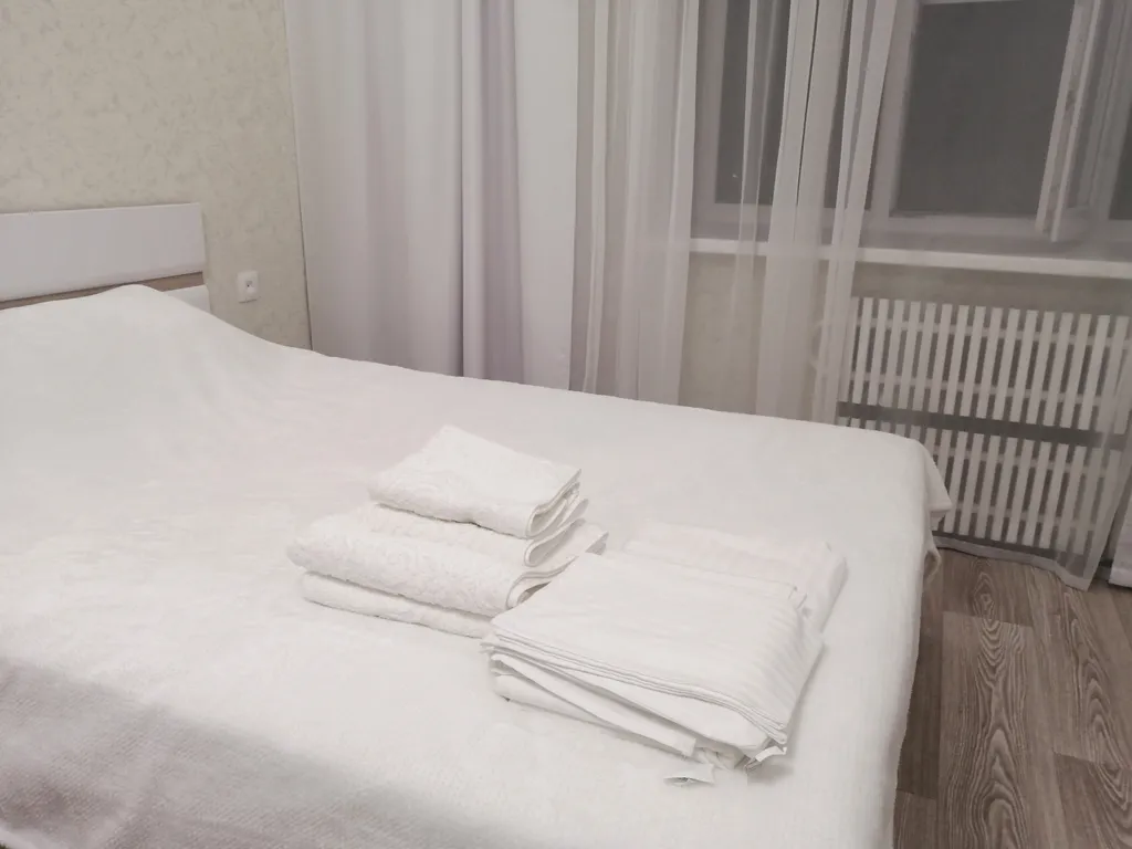 Квартира в Воронеже рядом с М4, на выезде. Чисто, есть постель.