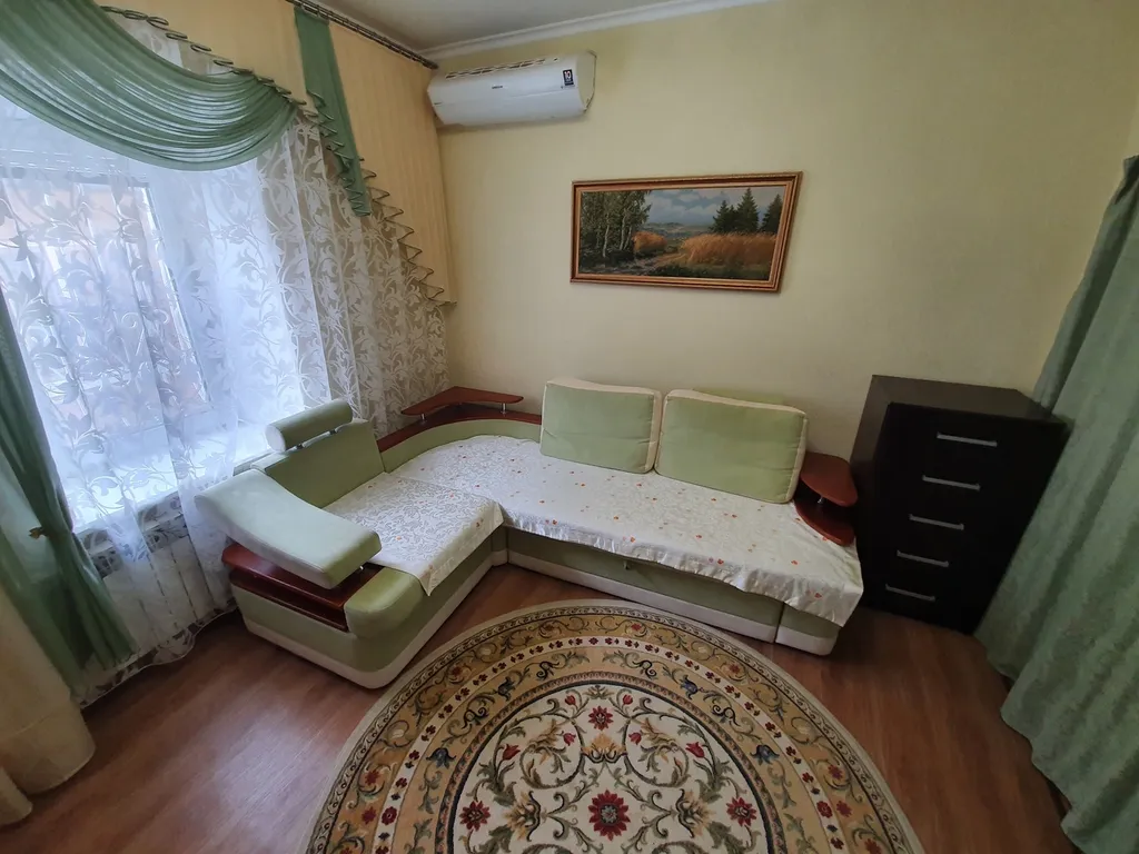 Двухкомнатный дом рядом с театральной площадью в евпатории