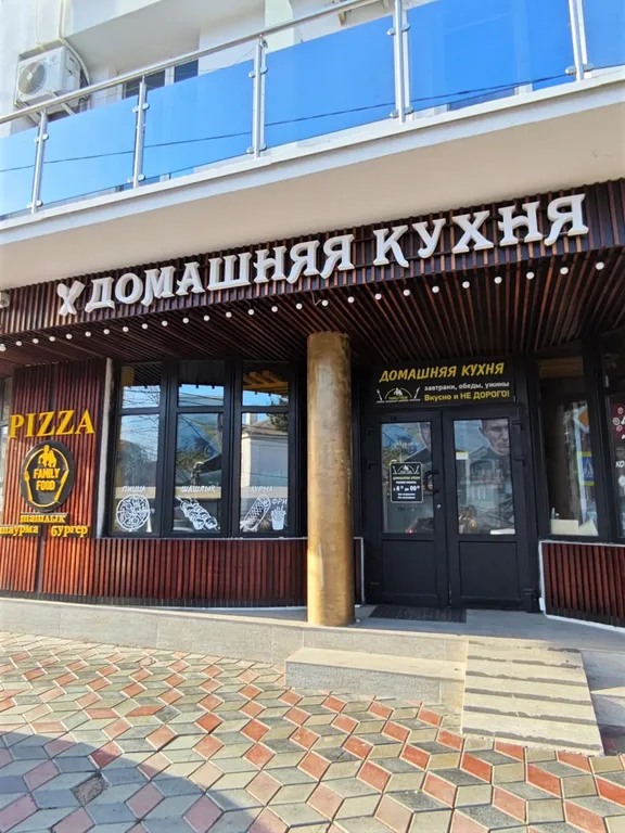 Кафе в здании отеля.