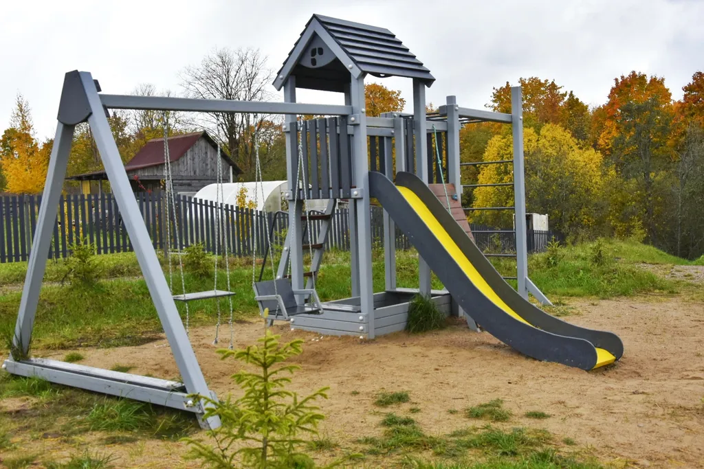 Коттедж с камином и большой террасой