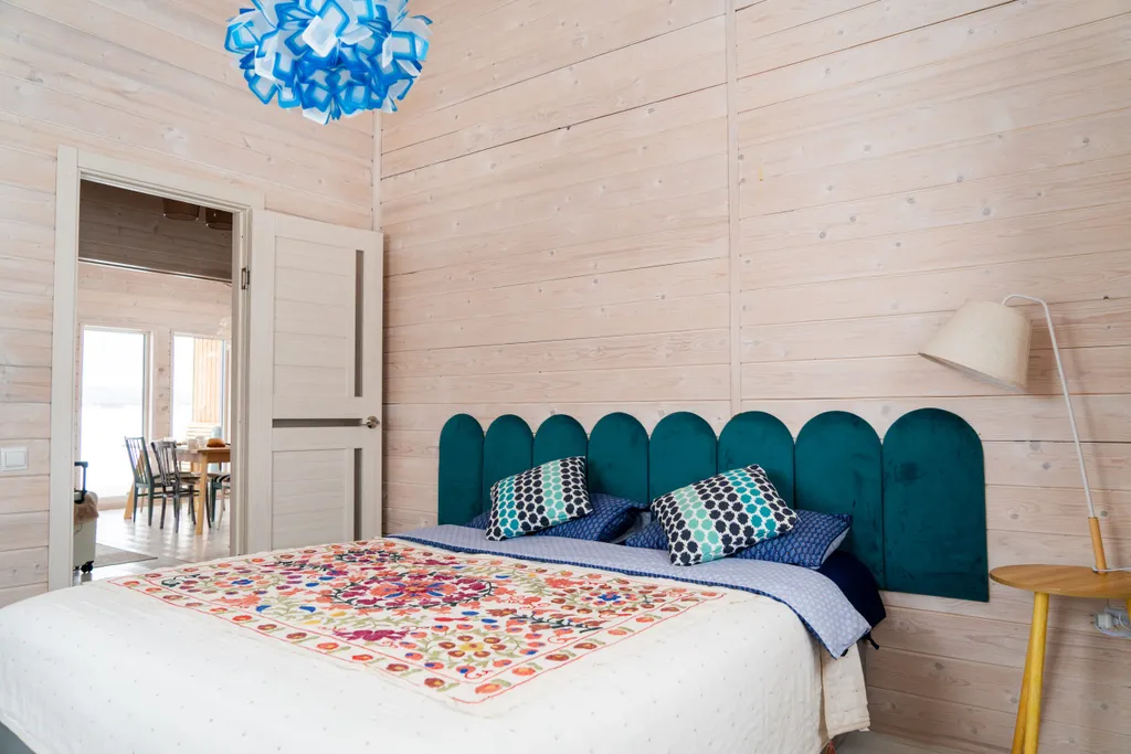 Панорамный дом у поля и леса