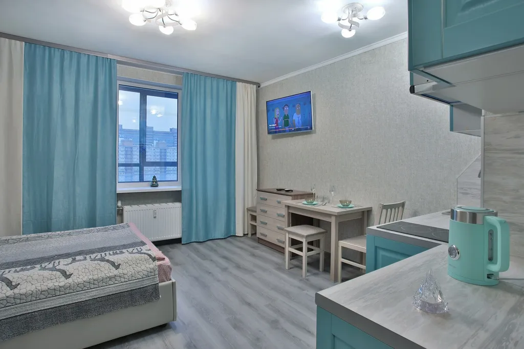 Lux Blue apartment с ванной и большим ТВ (1ый ЖК от метро, 700 метров)