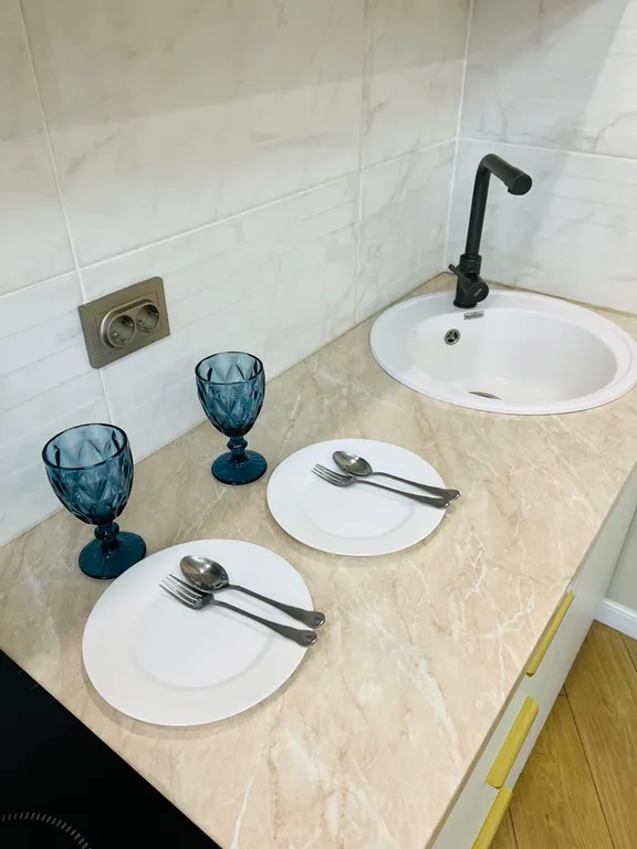 Шикарный вип с дизайнерским ремонтом в центре Алматы