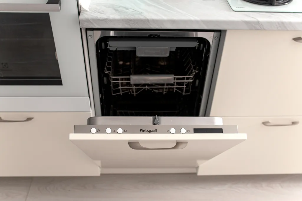 Дом Кантри со своим двором и парковкой