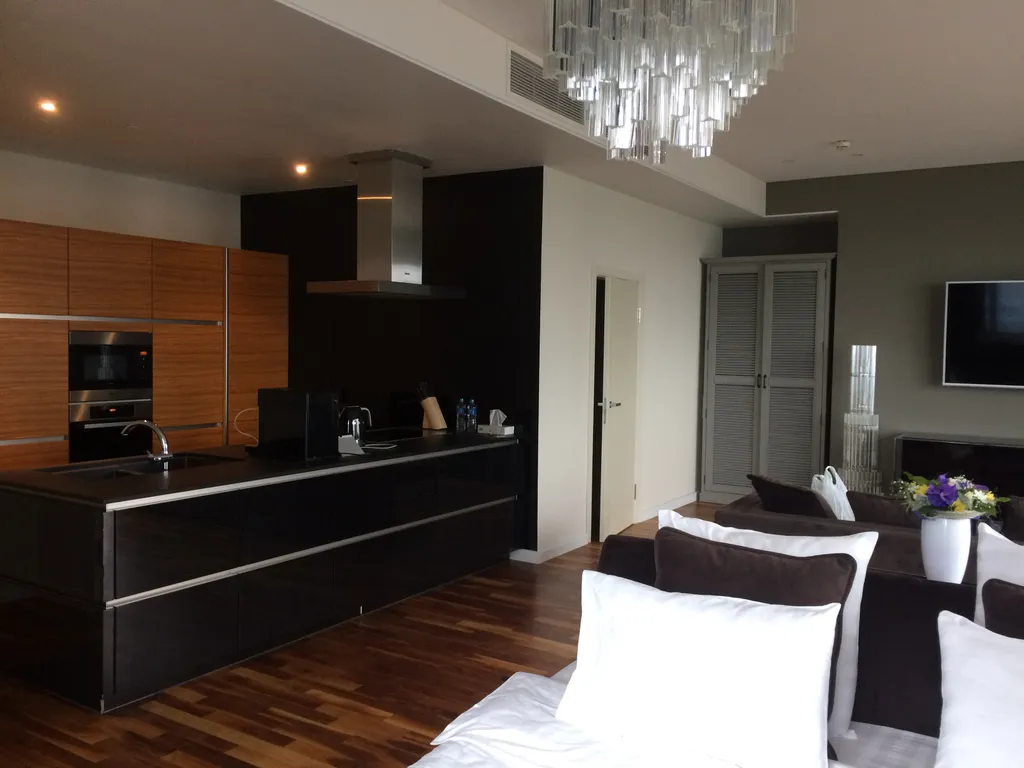 Угловой просторный апартамент 61 этаж