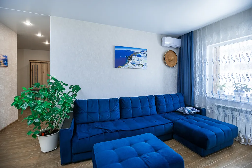 Большая евродвушка на берегу открытого моря