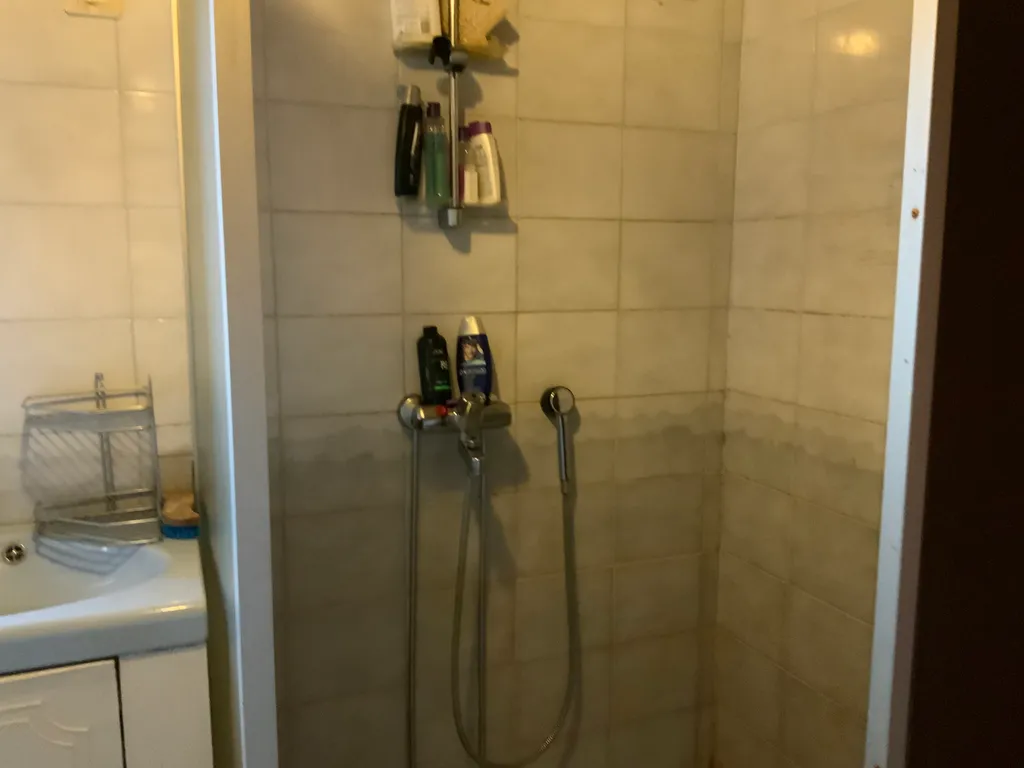 Уютный дом с камином рядом с центром