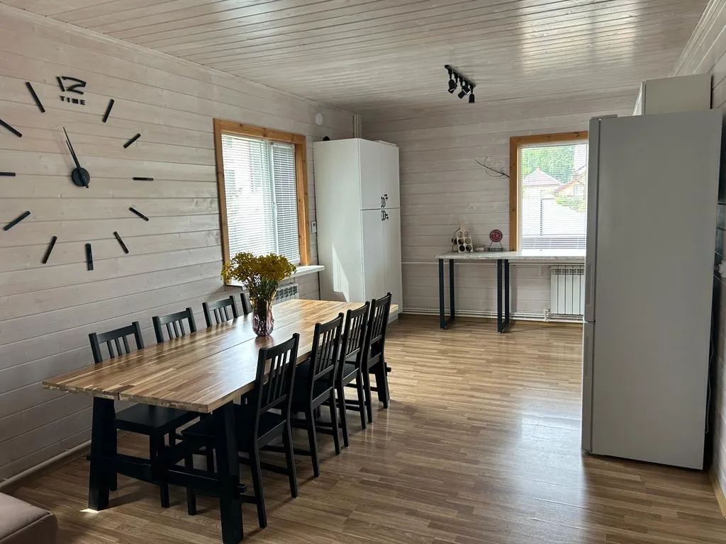 Уютный коттедж в окружении леса