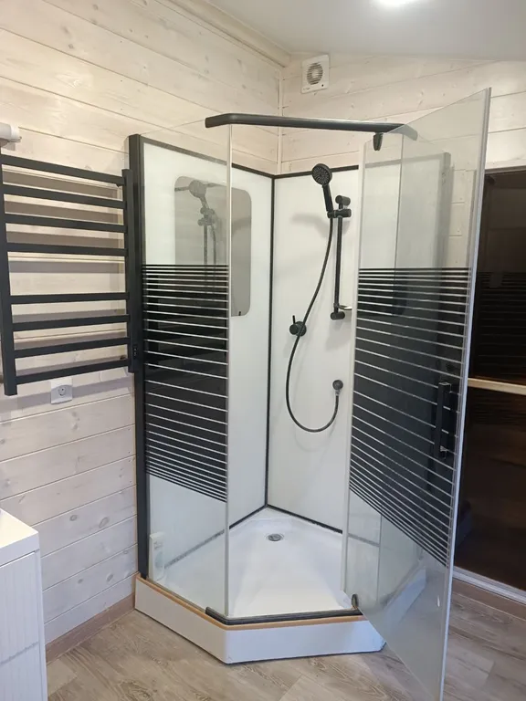 Уютный дом у леса