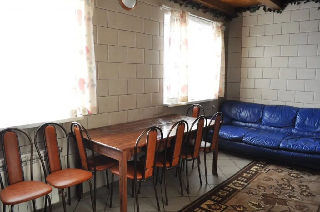 Дом-коттедж на берегу реки