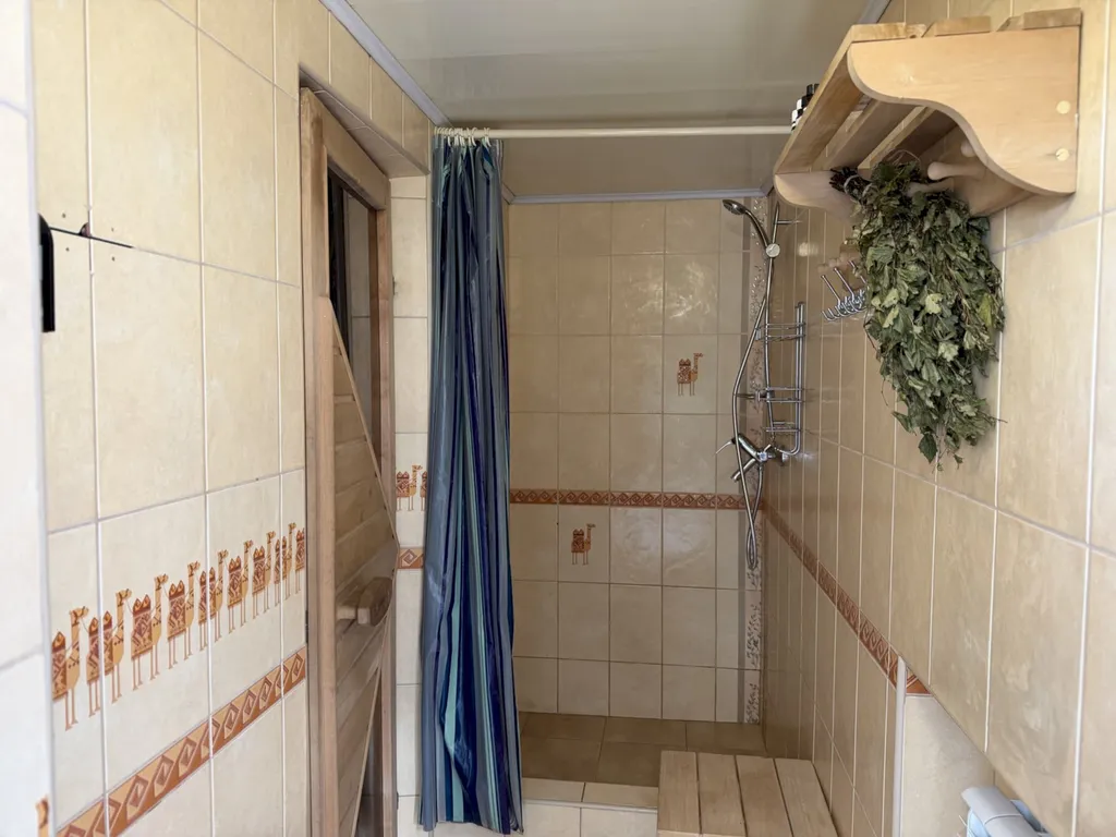 Дом с террасами и видом на море, рядом с центром