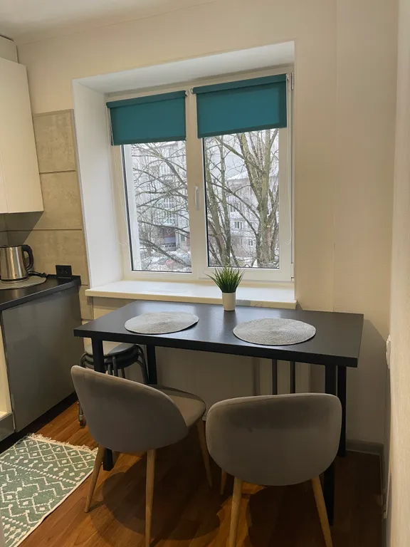 Аквамариновый вечер в центре города