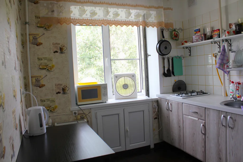 Двушка с косметическим ремонтом и новой мебелью рядом с парком Победы