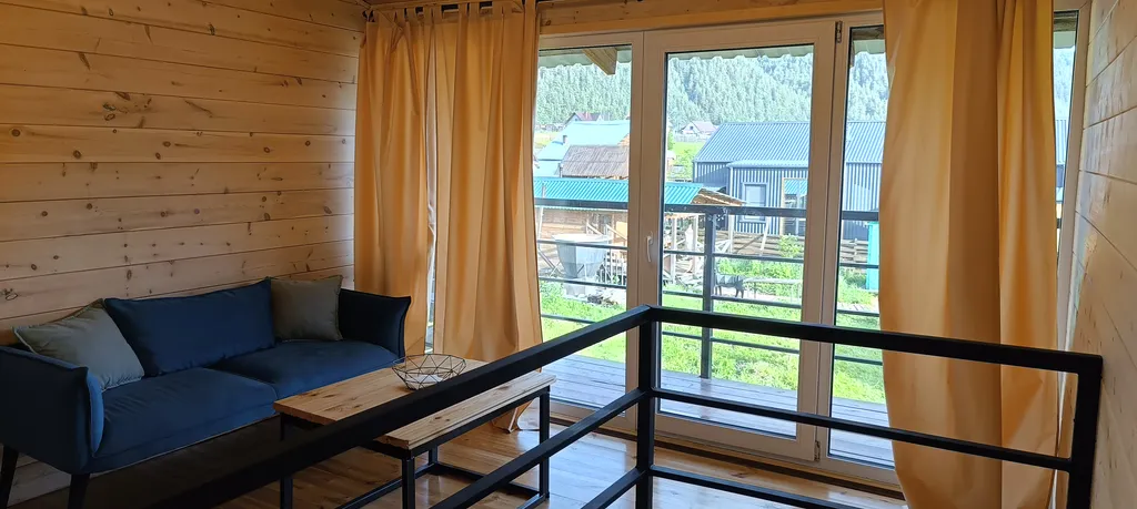 Домик среди гор