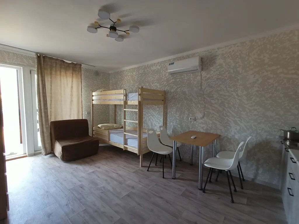 Дом с бассейном у моря