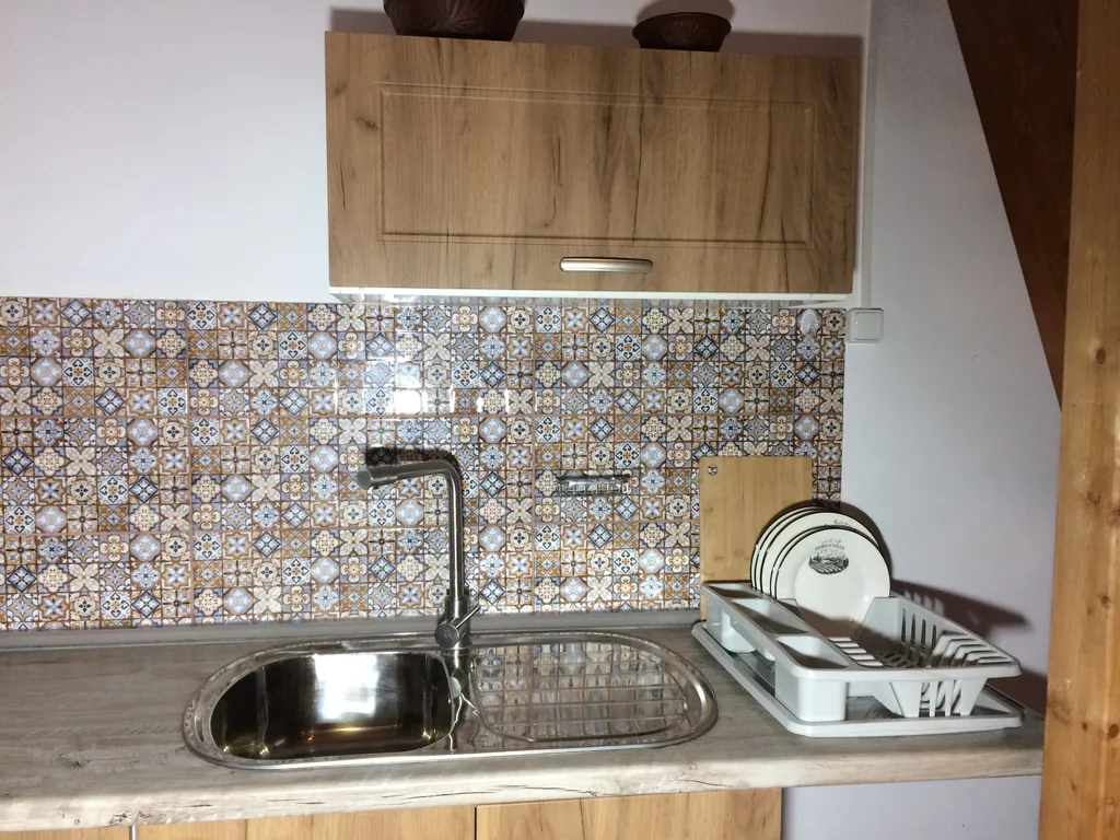 Загородный дом в лесу вблизи залива