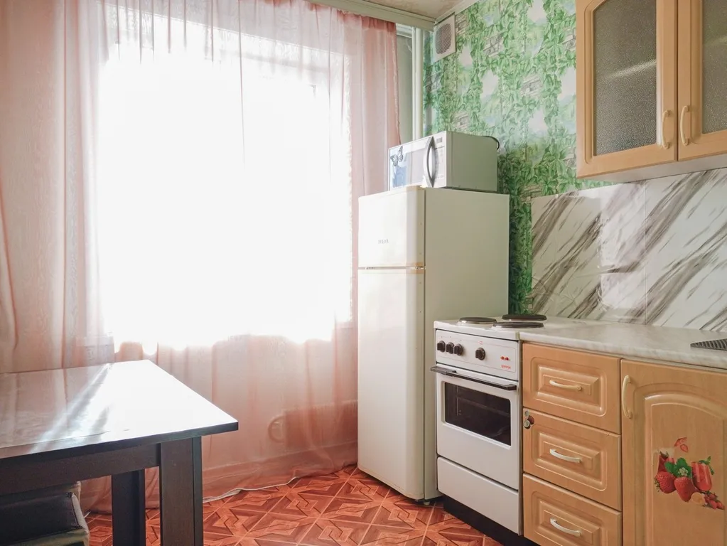 Центр, кровать, два дивана, теплая, чистая квартира