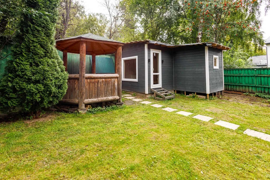 Коттедж в центре города с видом на парк