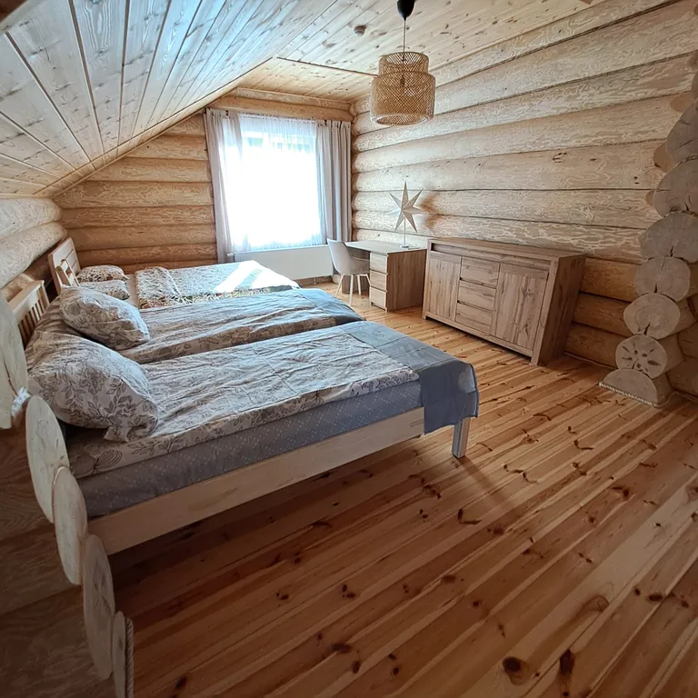 Уютный домик, на опушке леса, с видом на озера