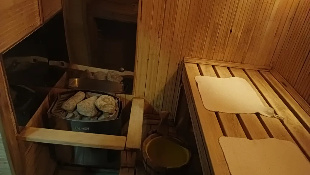 Дом в 2-уровнях с сауной и сезонным бассейном