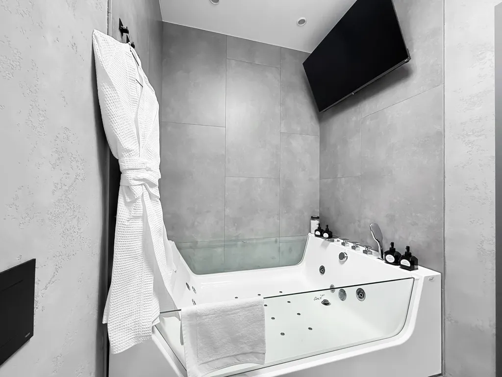 Эксклюзивный лофт с джакузи на двоих + tv