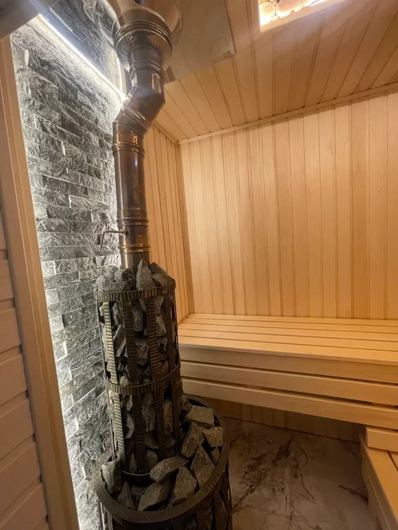 Уютный дом с теплым бассейном у термальных источников и аквапарка