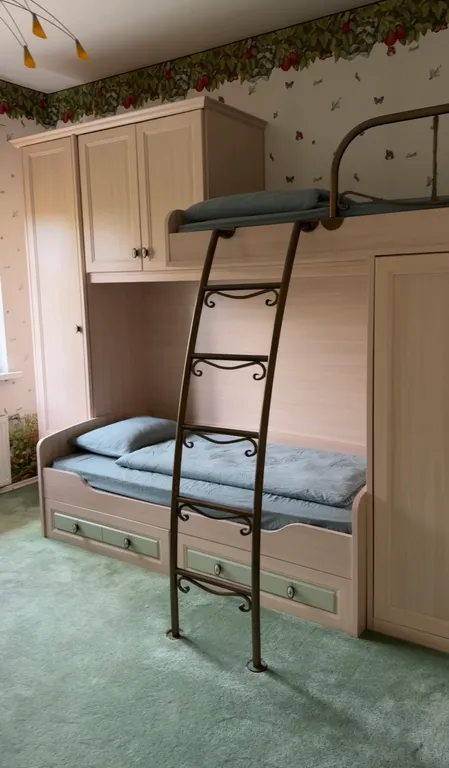 Коттедж у реки