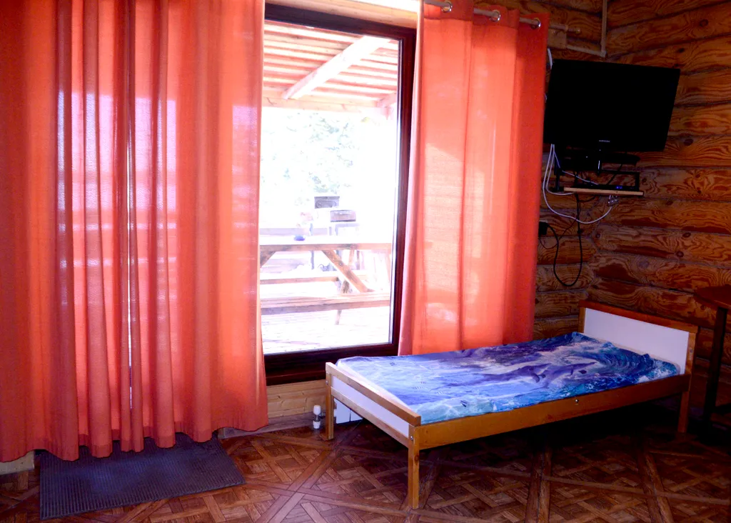 Частный дом на берегу реки Волги