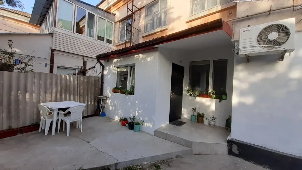 Студия с отдельным выходом в 5 минутах до моря