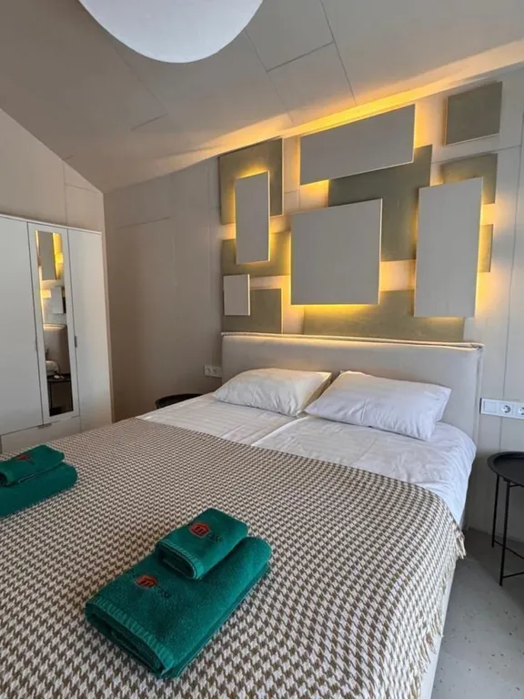 Большой зеленый дом до 6 чел с баней