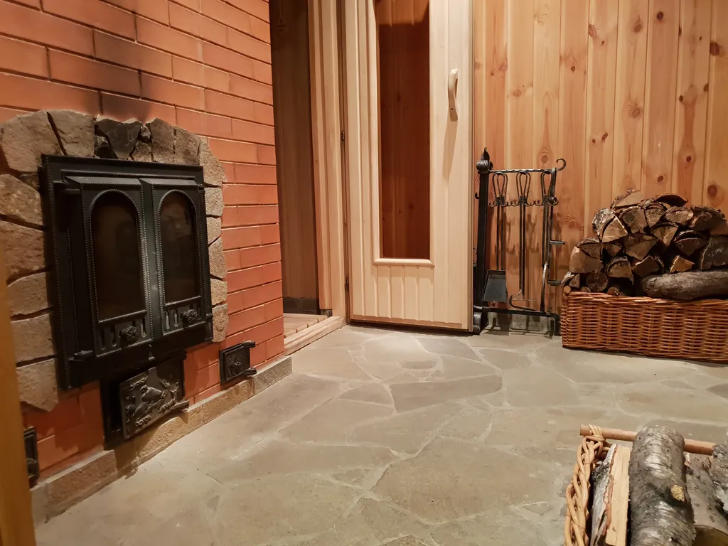 Загородный дом с бассейном и банкетным залом