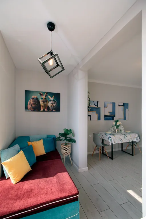 Comfort Gray у метро в центре города