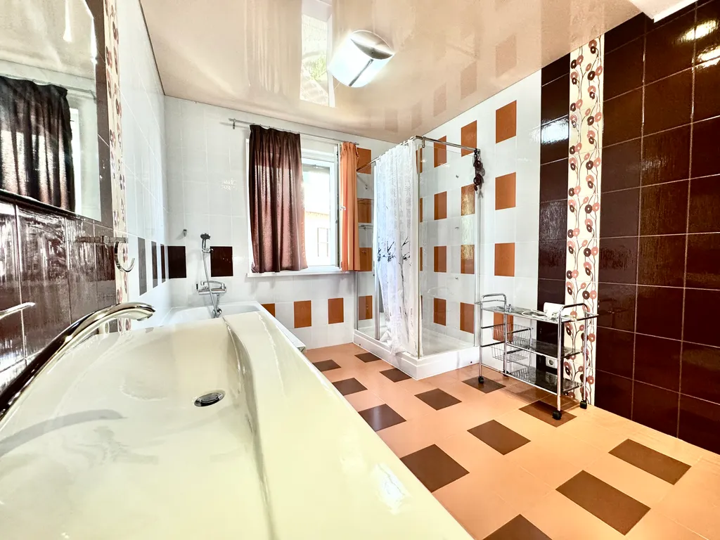 Дом с бассейном