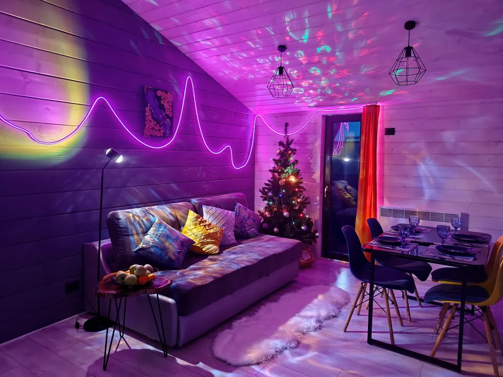 Панорамный коттедж с сауной у леcа