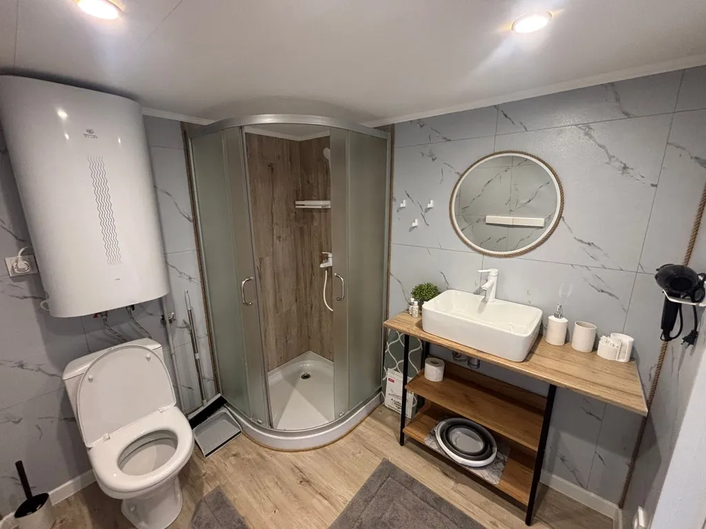 Уютная сфера на побережье