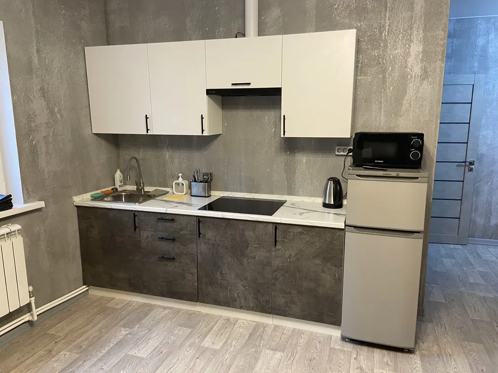 Дом в черте города в сосновом лесу