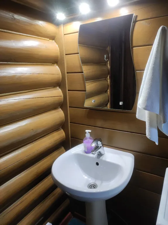 Уютный дом с камином и кедровой баней-бочкой на дровах