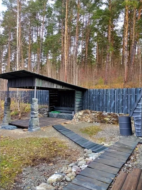 Дом в сосновом лесу