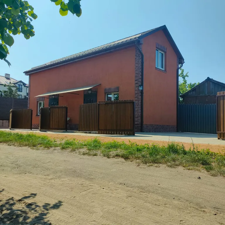 Таунхаус на 2 квартиры около моря