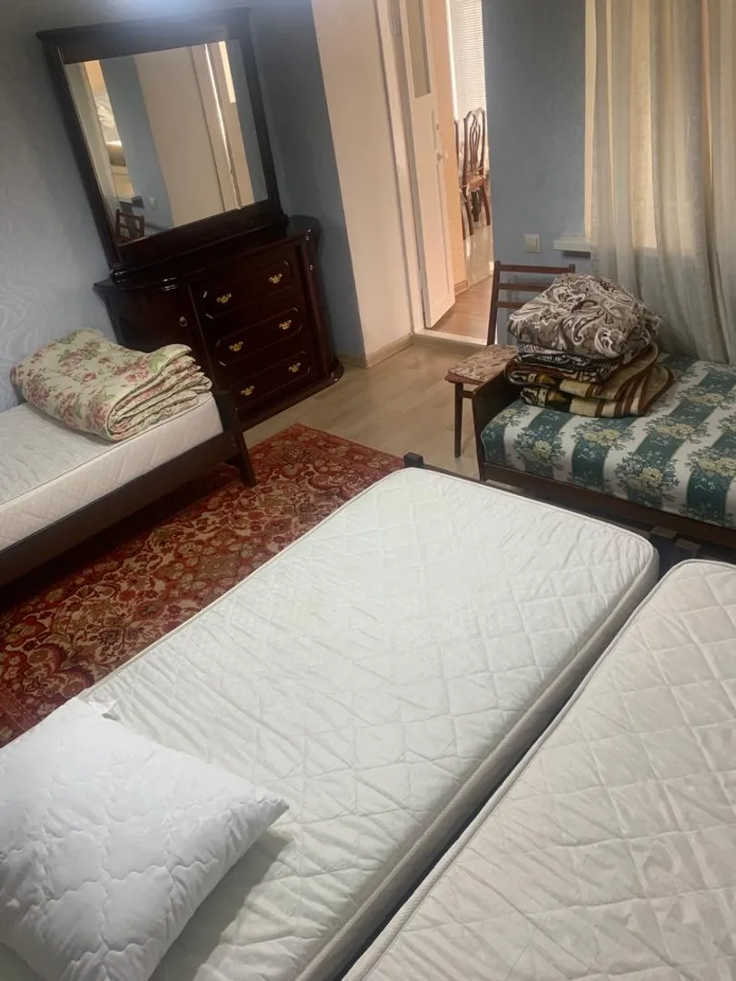 спальня с 4-мя одноместными кроватями