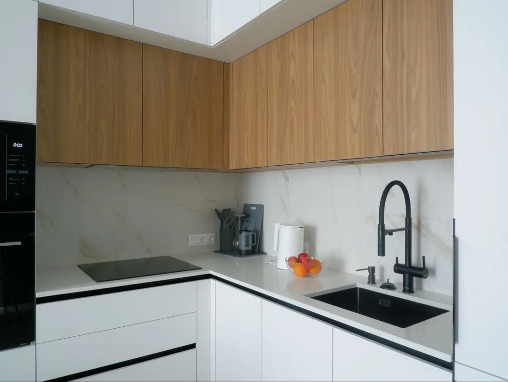 Новая дизайнерская квартира с видом на пруд