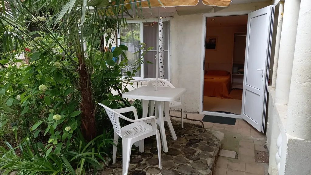 Квартира Комната люкс с удобствами в номере — Гагра